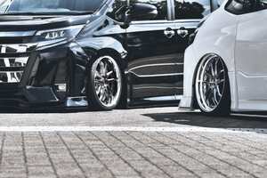 〈トヨタ・ヴォクシー／ノア ／エスクァイア〉ブレずに車高短ツライチを攻める｜VERZ-WHEELS VERZ-DESIGN KCV04｜ホイール カスタム