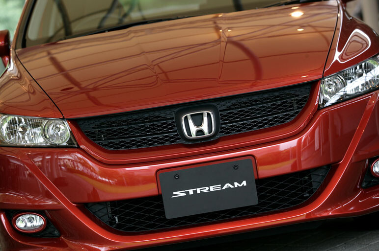 ストリームがMC。超欲張りグルマの最先端！