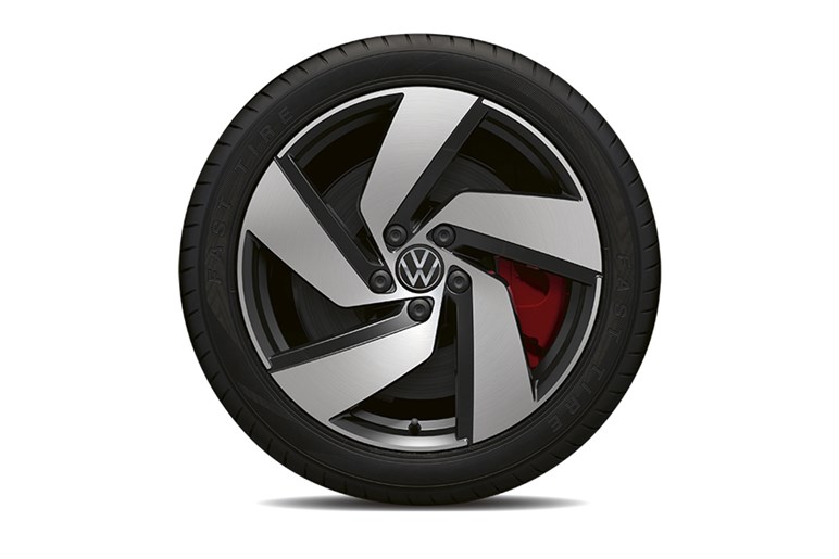ファンな走りと実用性だけじゃない！ 新型「ゴルフ“8.5”GTI」は“DCC”で快適性までも手に入れた