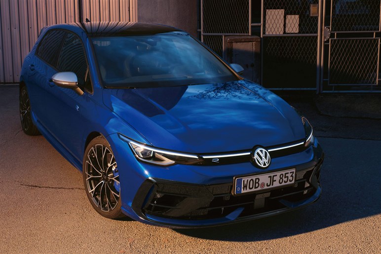 ファンな走りと実用性だけじゃない！ 新型「ゴルフ“8.5”GTI」は“DCC”で快適性までも手に入れた