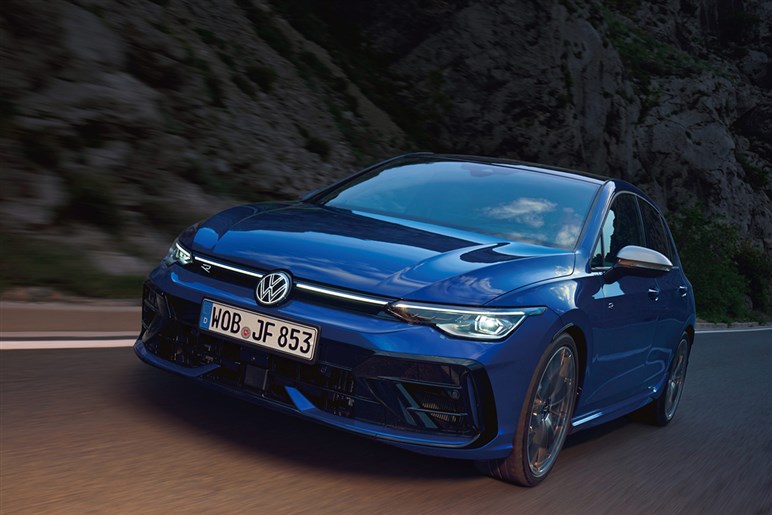 ファンな走りと実用性だけじゃない！ 新型「ゴルフ“8.5”GTI」は“DCC”で快適性までも手に入れた
