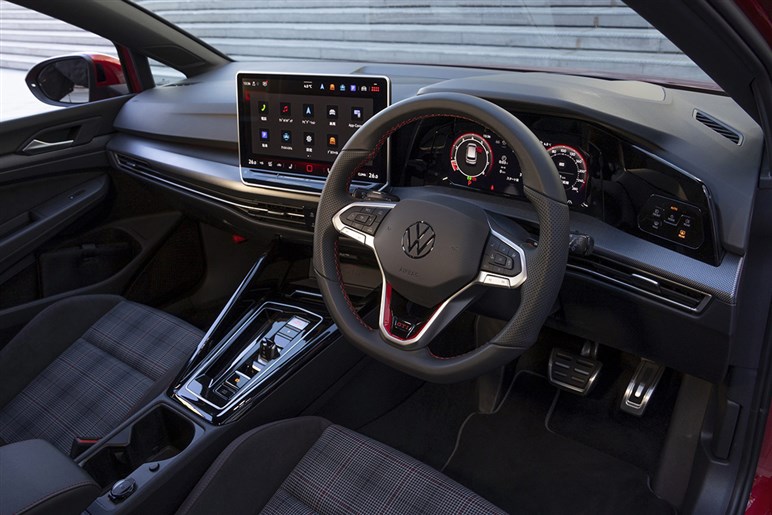 ファンな走りと実用性だけじゃない！ 新型「ゴルフ“8.5”GTI」は“DCC”で快適性までも手に入れた