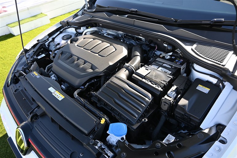ファンな走りと実用性だけじゃない！ 新型「ゴルフ“8.5”GTI」は“DCC”で快適性までも手に入れた