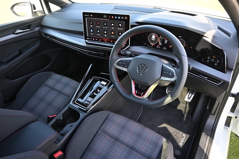 ファンな走りと実用性だけじゃない！ 新型「ゴルフ“8.5”GTI」は“DCC”で快適性までも手に入れた