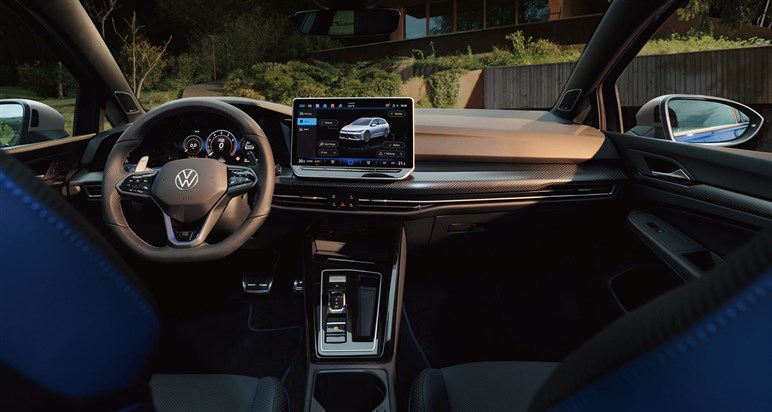 ファンな走りと実用性だけじゃない！ 新型「ゴルフ“8.5”GTI」は“DCC”で快適性までも手に入れた