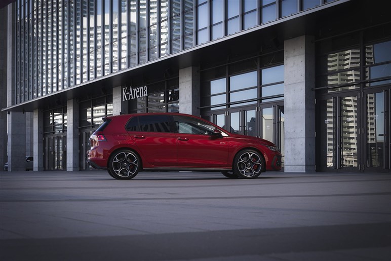 ファンな走りと実用性だけじゃない！ 新型「ゴルフ“8.5”GTI」は“DCC”で快適性までも手に入れた