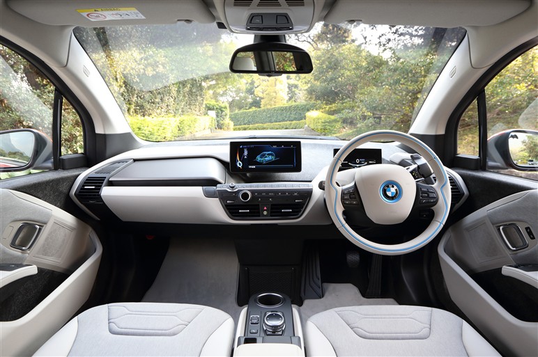 BMW i3で味わう、新鮮な“ワンペダル”ドライブ