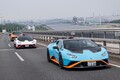 ランボルギーニ ウラカンSTOで父と子がドライブ。父の日ドライビングツアー「Lamborghini Father's Day Bull Run」に参加