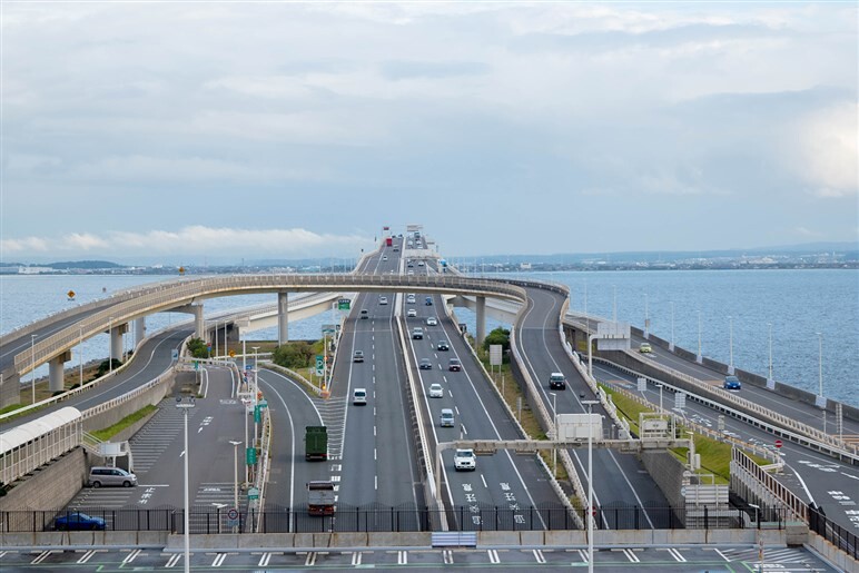 アクアラインが最高1600円の料金変動方式に。普通の高速道路より通行料が高い理由はなぜか？