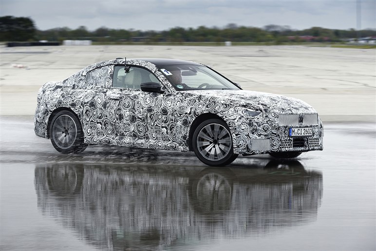 速報！　この秋登場する次期BMW 2シリーズクーペに先行試乗した。受け継がれたFRの走りの評価やグリルデザイン、予想価格は？