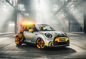 MINIのピュアEVモデルがフォーミュラEのペースカーに！