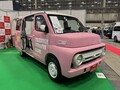 ピンクのレトロフェイスがかわいいトヨタ タウンエースがベースのキャンパー