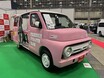 ピンクのレトロフェイスがかわいいトヨタ タウンエースがベースのキャンパー