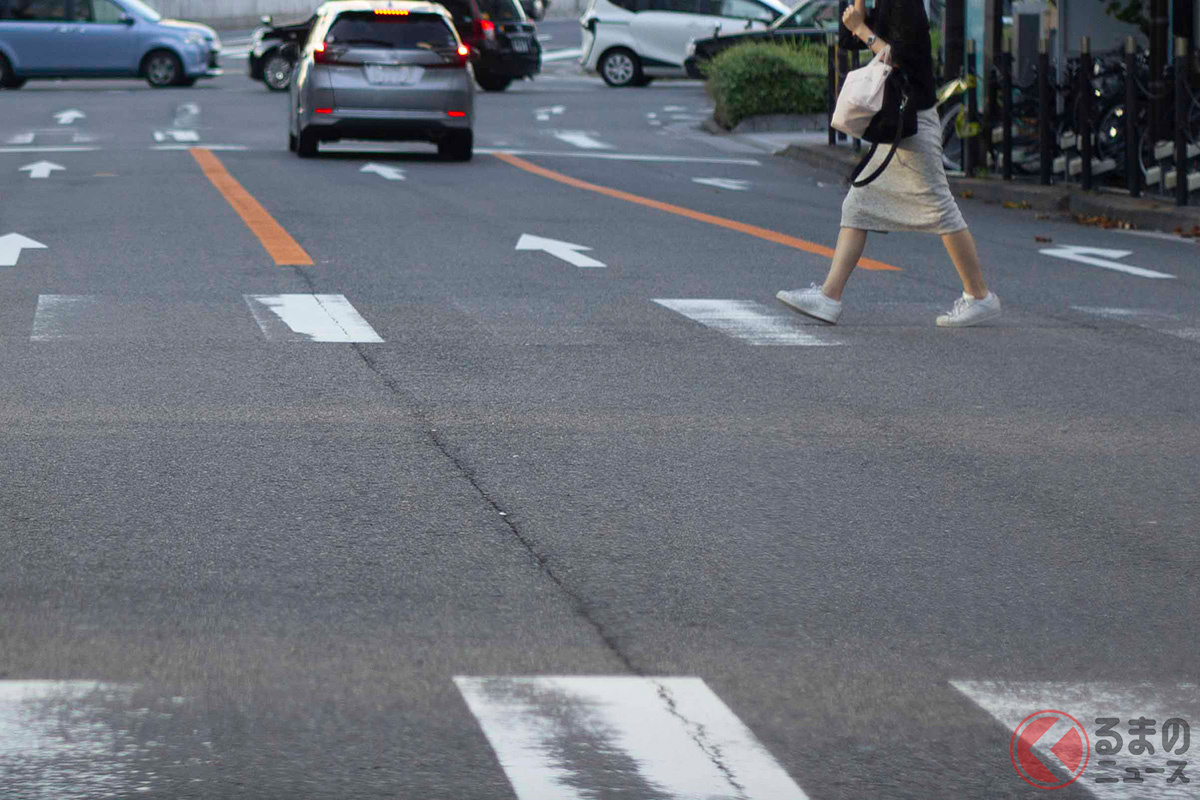 渡る 渡らない どっち ドライバー困惑 横断歩道での歩行者側も気を付けたいポイントとは くるまのニュース 自動車情報サイト 新車 中古車 Carview