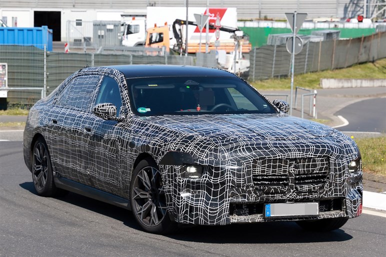 【賛否両論】BMW「7シリーズ」改良で“特大キドニー”はどうなる!? “アルピナ初”のEV仕様も追加