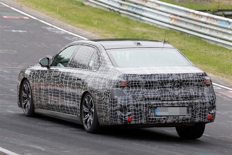 【賛否両論】BMW「7シリーズ」改良で“特大キドニー”はどうなる!? “アルピナ初”のEV仕様も追加