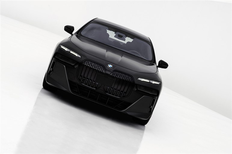 【賛否両論】BMW「7シリーズ」改良で“特大キドニー”はどうなる!? “アルピナ初”のEV仕様も追加