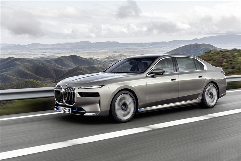 【賛否両論】BMW「7シリーズ」改良で“特大キドニー”はどうなる!? “アルピナ初”のEV仕様も追加