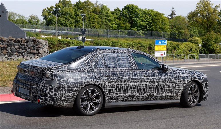 【賛否両論】BMW「7シリーズ」改良で“特大キドニー”はどうなる!? “アルピナ初”のEV仕様も追加