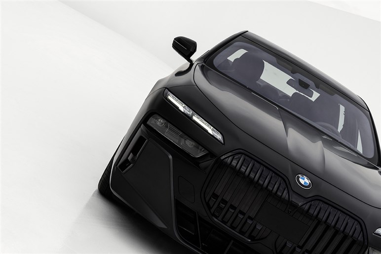 【賛否両論】BMW「7シリーズ」改良で“特大キドニー”はどうなる!? “アルピナ初”のEV仕様も追加