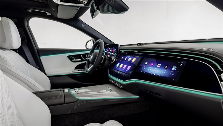 ムートン、フルスモ、ネオン管…あの頃見かけたカスタムカー…日本の“改造事情”は今どうなってる？