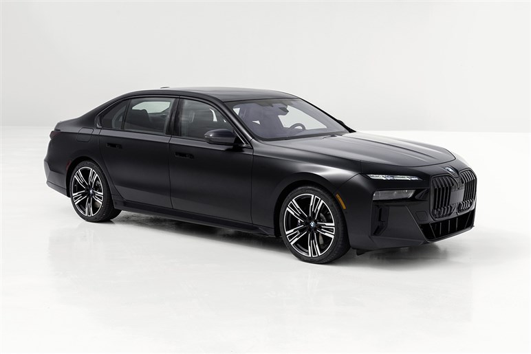 【賛否両論】BMW「7シリーズ」改良で“特大キドニー”はどうなる!? “アルピナ初”のEV仕様も追加