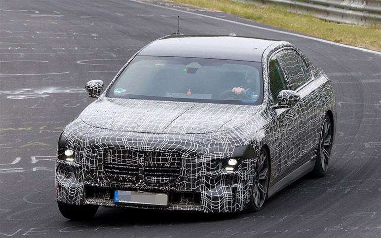 【賛否両論】BMW「7シリーズ」改良で“特大キドニー”はどうなる!? “アルピナ初”のEV仕様も追加