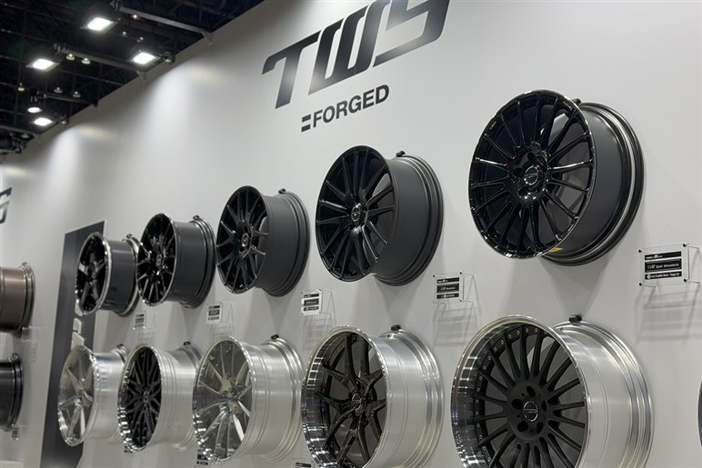 ムートン、フルスモ、ネオン管…あの頃見かけたカスタムカー…日本の“改造事情”は今どうなってる？