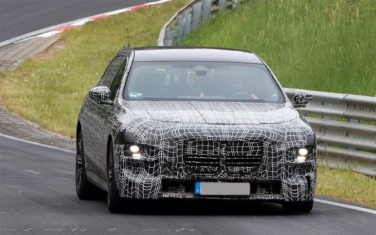 【賛否両論】BMW「7シリーズ」改良で“特大キドニー”はどうなる!? “アルピナ初”のEV仕様も追加