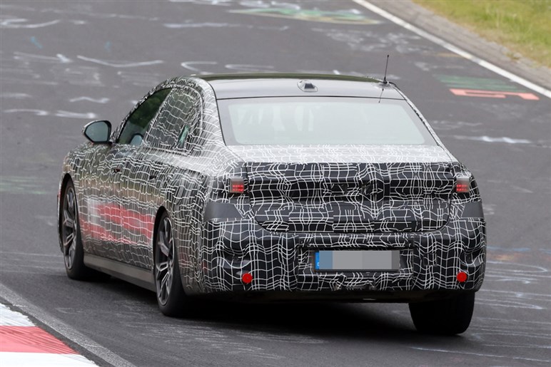 【賛否両論】BMW「7シリーズ」改良で“特大キドニー”はどうなる!? “アルピナ初”のEV仕様も追加
