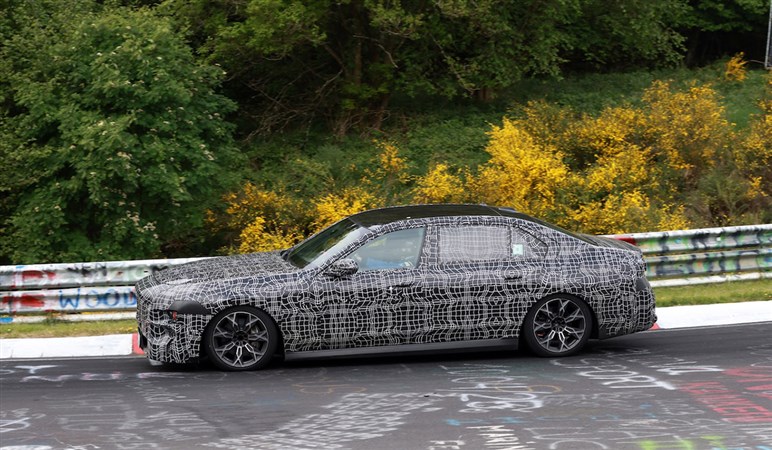 【賛否両論】BMW「7シリーズ」改良で“特大キドニー”はどうなる!? “アルピナ初”のEV仕様も追加