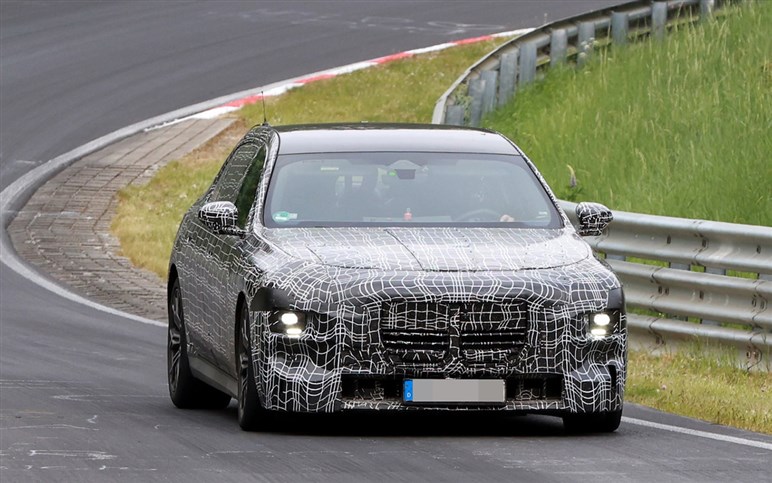 【賛否両論】BMW「7シリーズ」改良で“特大キドニー”はどうなる!? “アルピナ初”のEV仕様も追加