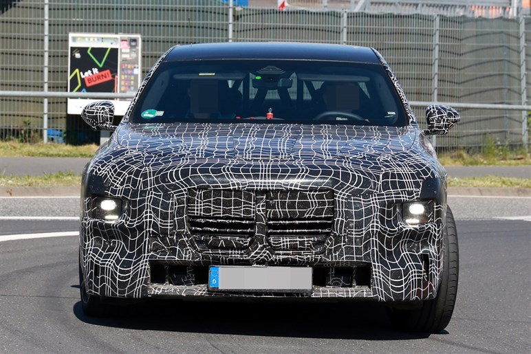 【賛否両論】BMW「7シリーズ」改良で“特大キドニー”はどうなる!? “アルピナ初”のEV仕様も追加