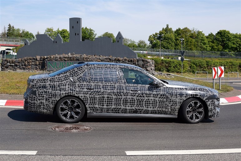 【賛否両論】BMW「7シリーズ」改良で“特大キドニー”はどうなる!? “アルピナ初”のEV仕様も追加