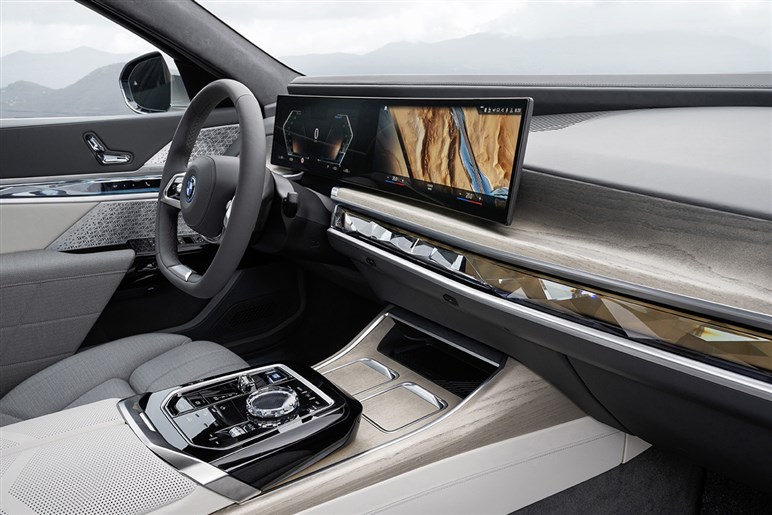 【賛否両論】BMW「7シリーズ」改良で“特大キドニー”はどうなる!? “アルピナ初”のEV仕様も追加