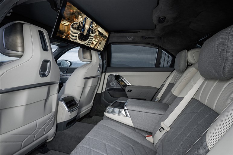 【賛否両論】BMW「7シリーズ」改良で“特大キドニー”はどうなる!? “アルピナ初”のEV仕様も追加
