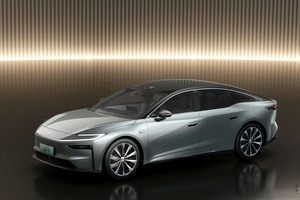 【上海モーターショー2025】トヨタのEVラインアップのフラッグシップ・プロトタイプセダンを公開
