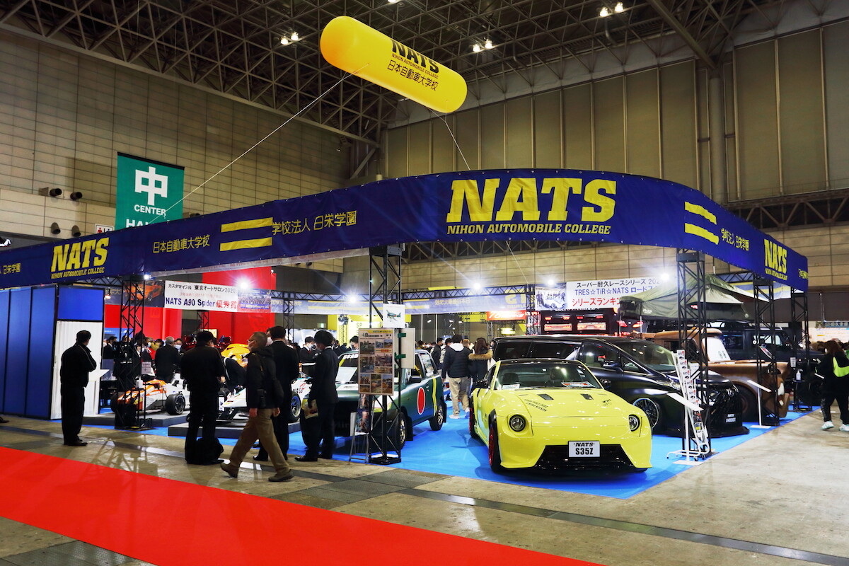 センチュリーからリーフまで原型を留めぬ大変身！　NATSブースの自由すぎるカスタムカーに圧倒される【東京オートサロン2022】