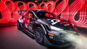 トヨタGAZOOレーシング、WRC＆WECを戦う新マシンのカラーリングは白赤から黒赤に変貌