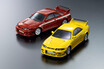 1/64スケールでライトが点灯？ 京商からファミマで買えるミニカー「NISMO 400R」が登場！