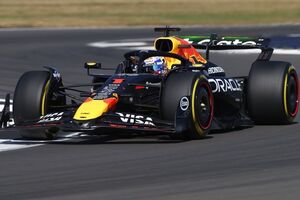 フェルスタッペンはやはり来季メルセデスへ？　F1イギリスGP初日のパフォーマンスに不満「かなり悪い1日だった」