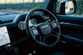 ミニバン派に勧めたい──新型ディフェンダー130 X D350試乗記