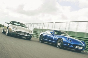 フェラーリなら他社エンジンはありえない　TVRサーブラウ & ジャガーXKR（1）　英国製V8の世界