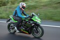 カワサキ「Ninja ZX-25R」ツーリング・インプレ／25年ぶりのニーゴーヨンパツは心が燃える！【現行車再検証】