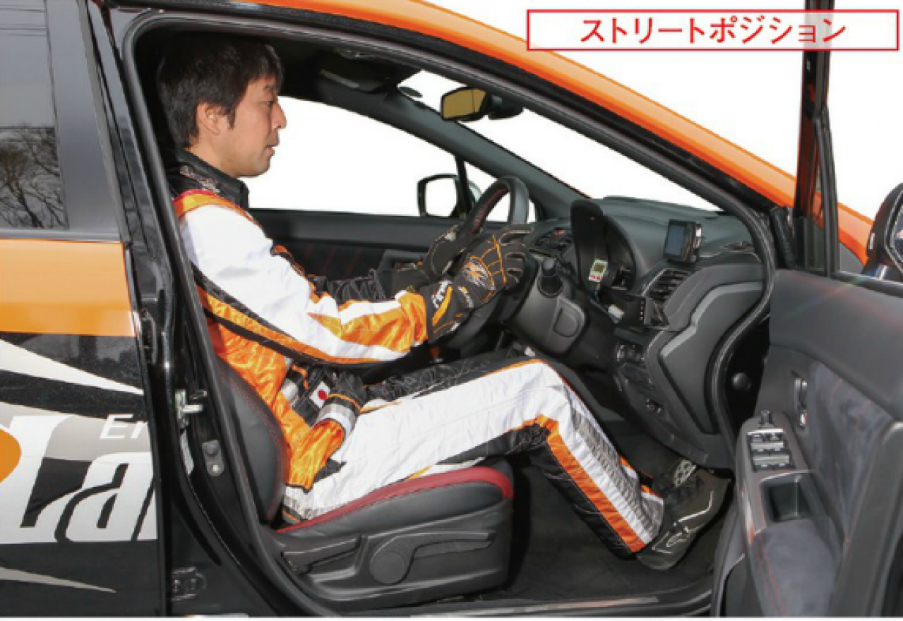 運転が上手くなるための第一歩 ハンドル操作は押すの 引くの 運転中にハンドルはどうやって切ってますか Motorfan 自動車情報サイト 新車 中古車 Carview