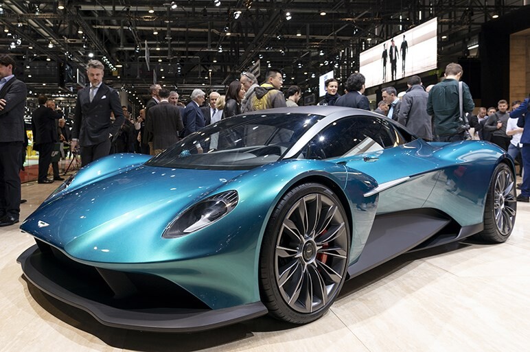 FRの雄、アストンマーティンがガチなミッドシップスポーツコンセプトを2台まとめて発表