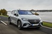 【高級電動SUV対決】メルセデスか？ポルシェか？シュヴァーベン製SUVが同じ出力で対決！「メルセデスEQE対ポルシェ マカン」勝者はどっち？