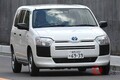 トヨタ「車中泊バン」がスゴイ！ カプセルホテルみたいな「居住性」再現！ サクシードの車中泊仕様とは