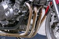 バイクのエンジンから伸びるエキパイの役割とは？