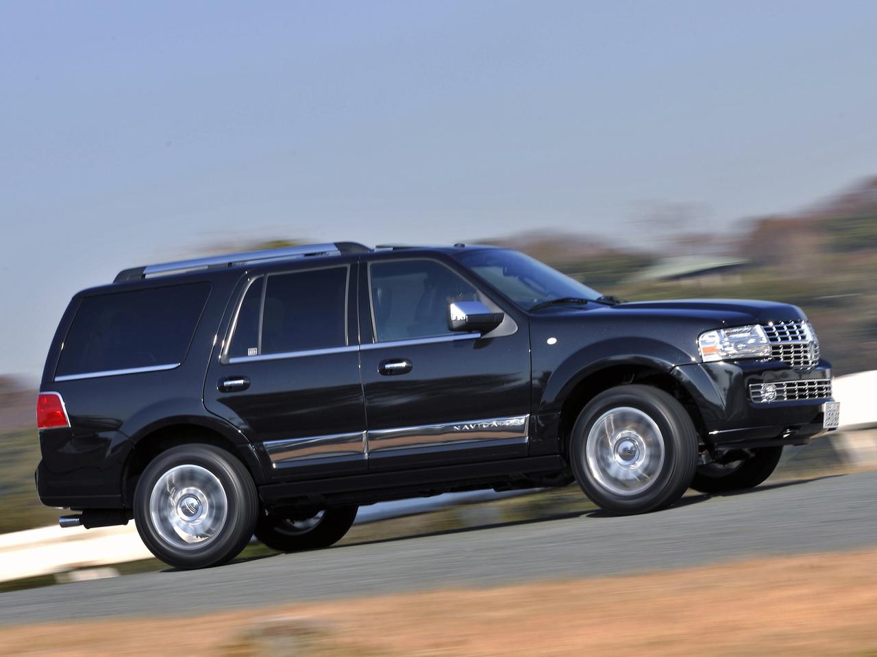 ナビゲーターとmkx アメリカンラグジュアリーを代表するリンカーンのsuv 2台 10年ひと昔の新車 Webモーターマガジン 自動車情報サイト 新車 中古車 Carview